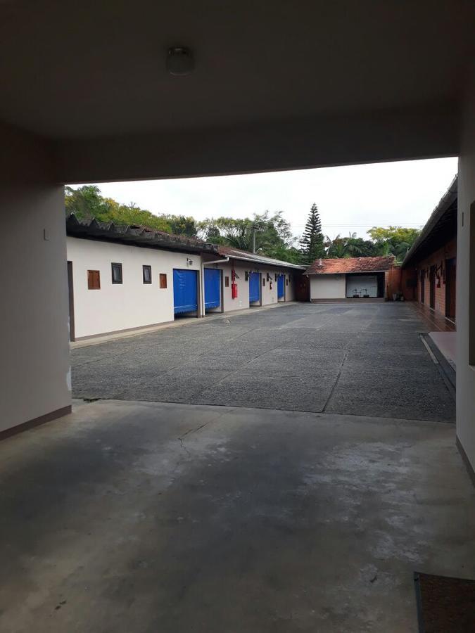 Motel Casa Branca Blumenau Ngoại thất bức ảnh